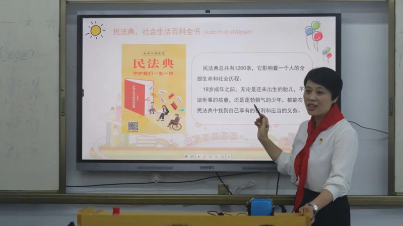 吴华萍律师坳上小学开展法制讲座